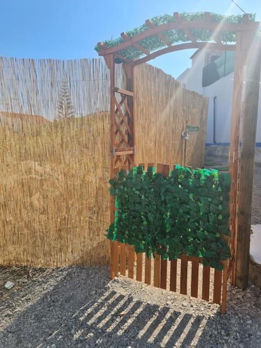"Linda'S Guest House" Beach House With Private Patio & Hot Tub, 3 Min From The Beach Costa da Caparica Exterior photo