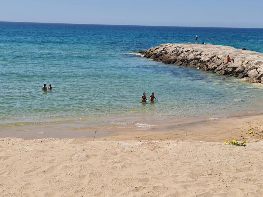 "Linda'S Guest House" Beach House With Private Patio & Hot Tub, 3 Min From The Beach Costa da Caparica Exterior photo