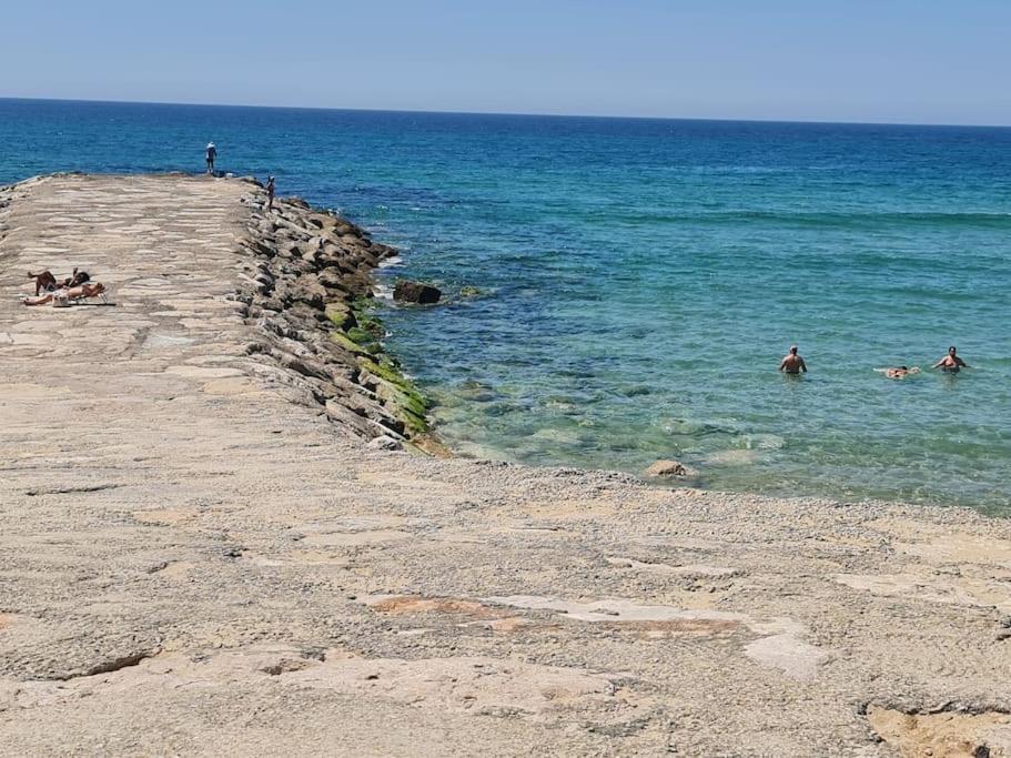 "Linda'S Guest House" Beach House With Private Patio & Hot Tub, 3 Min From The Beach Costa da Caparica Exterior photo
