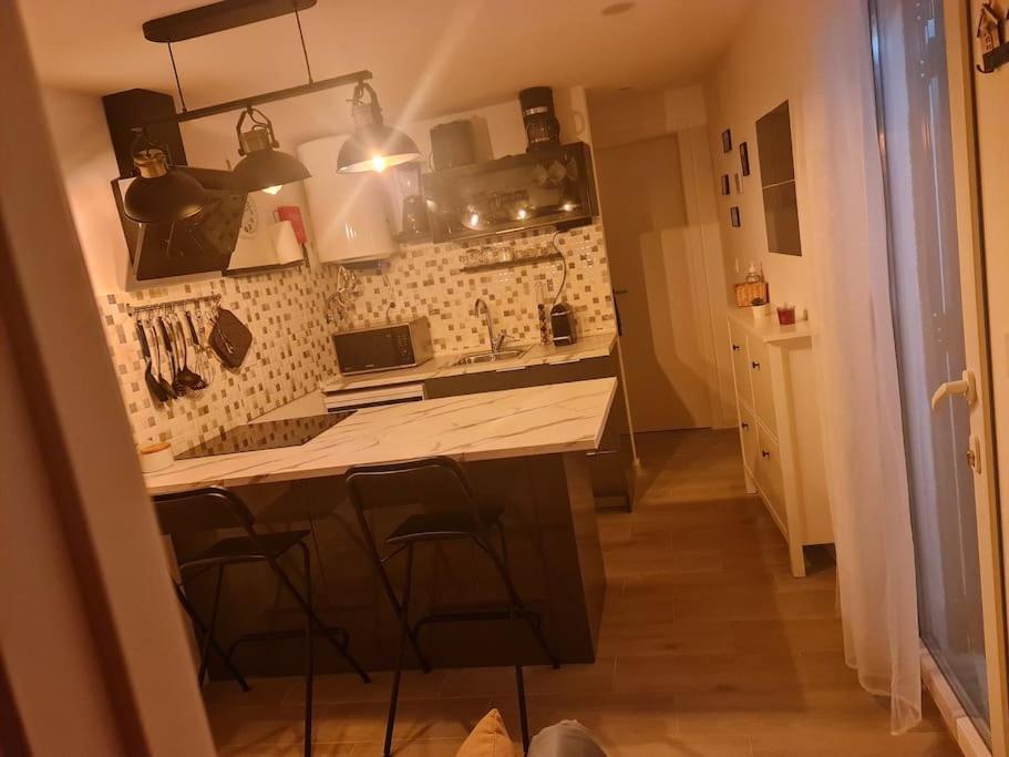 "Linda'S Guest House" Beach House With Private Patio & Hot Tub, 3 Min From The Beach Costa da Caparica Exterior photo
