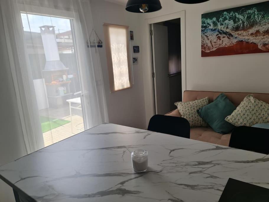 "Linda'S Guest House" Beach House With Private Patio & Hot Tub, 3 Min From The Beach Costa da Caparica Exterior photo
