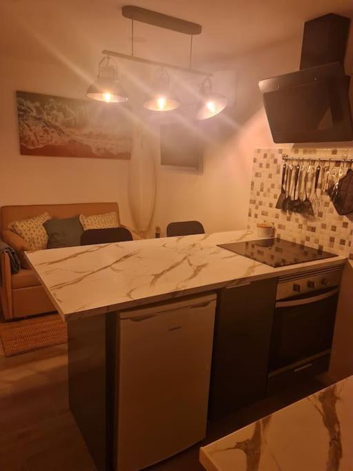 "Linda'S Guest House" Beach House With Private Patio & Hot Tub, 3 Min From The Beach Costa da Caparica Exterior photo