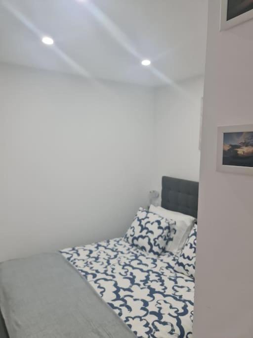 "Linda'S Guest House" Beach House With Private Patio & Hot Tub, 3 Min From The Beach Costa da Caparica Exterior photo