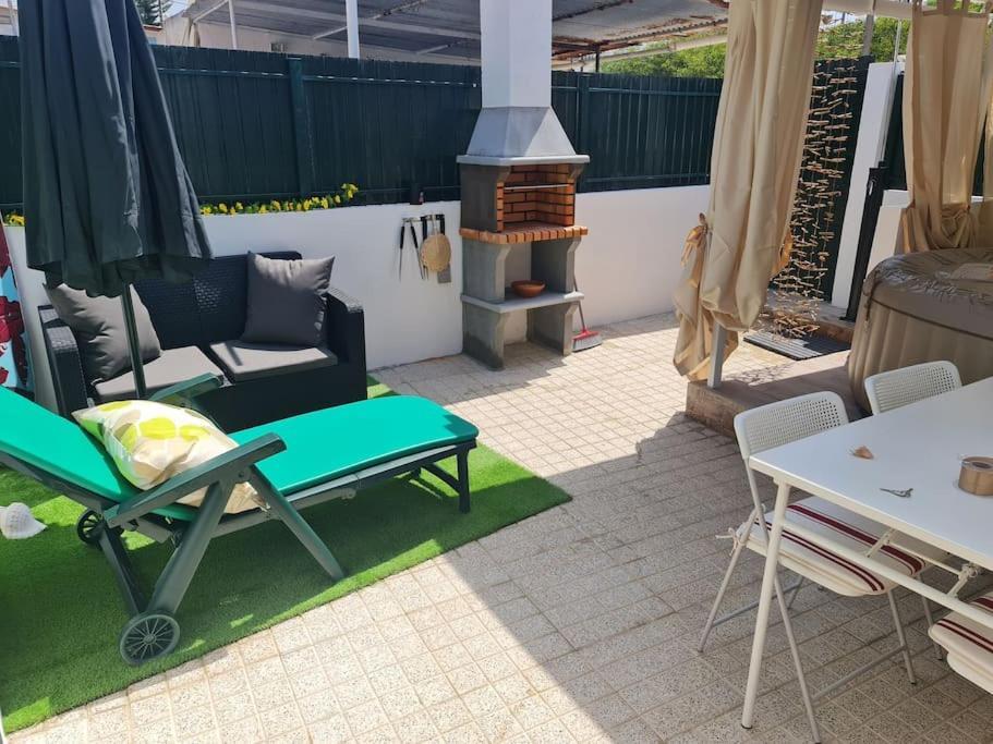 "Linda'S Guest House" Beach House With Private Patio & Hot Tub, 3 Min From The Beach Costa da Caparica Exterior photo
