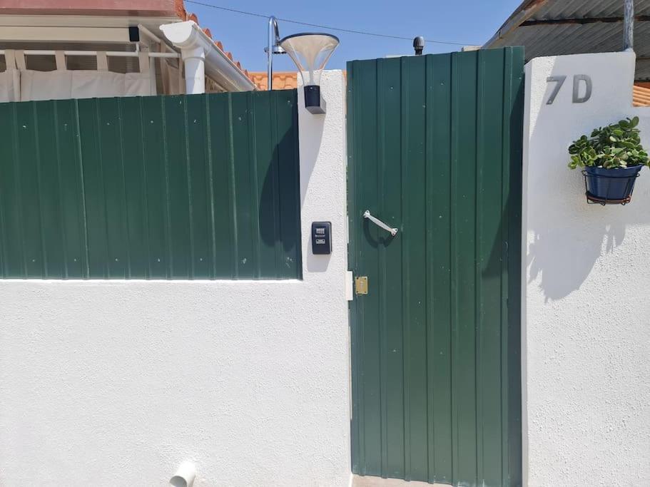 "Linda'S Guest House" Beach House With Private Patio & Hot Tub, 3 Min From The Beach Costa da Caparica Exterior photo
